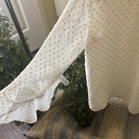 Vince Camuto White Blouse Size Small - Picture 7 of 9